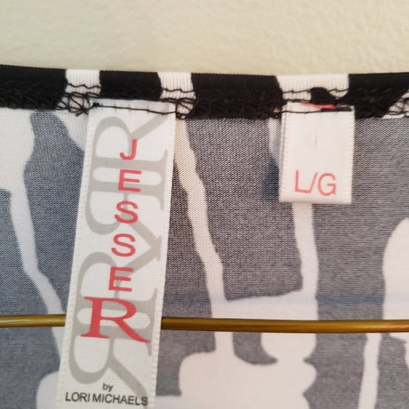 Jesse R black and white pattern dress - Picture 3 of 3